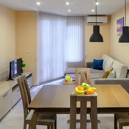 уютен в град